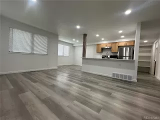 Photo #4: 2590592 Listing