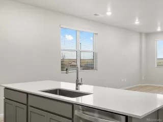 Photo #5: 2592947 Listing