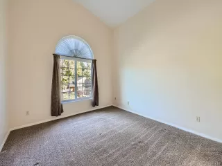 Photo #5: 2593476 Listing