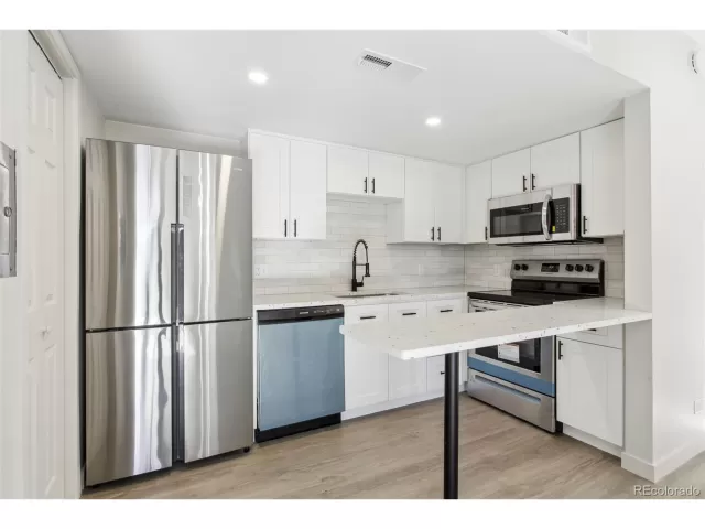 MLS: 2661900 Condo For Sale