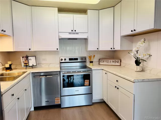 MLS: 2669095 Condo For Sale