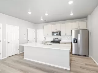 Photo #4: 2722023 Listing