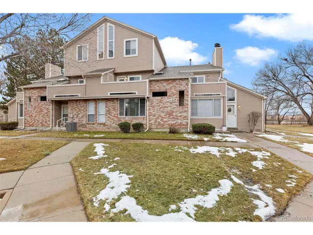 MLS: 2726546 Condo For Sale