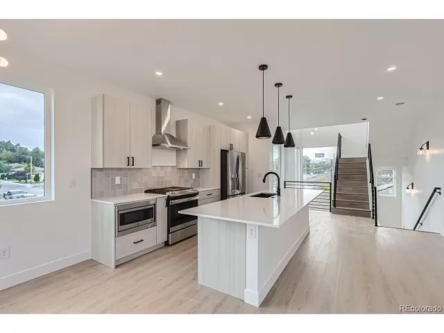 MLS: 2735346 Condo For Sale