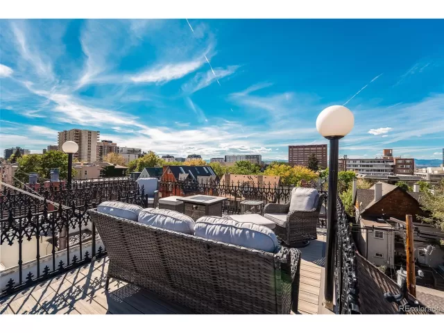 MLS: 2736066 Condo For Sale