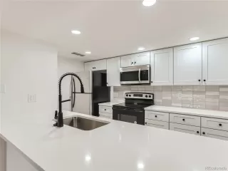 Photo #6: 2739760 Listing