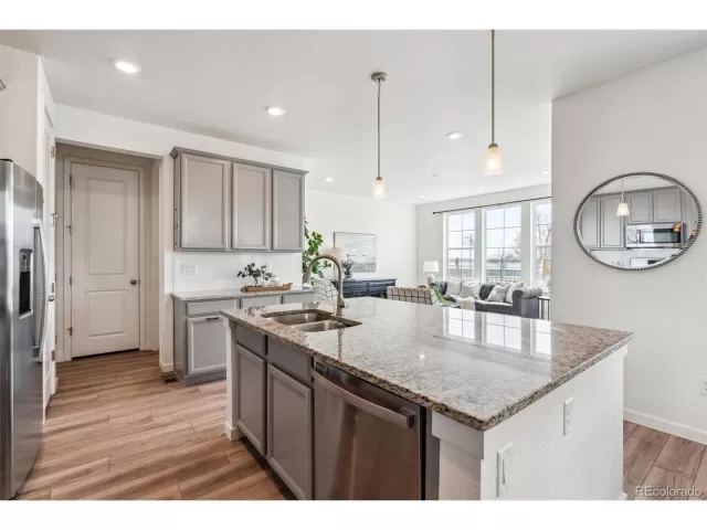 MLS: 2743104 Condo For Sale