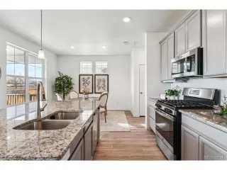 Photo #6: 2743104 Listing