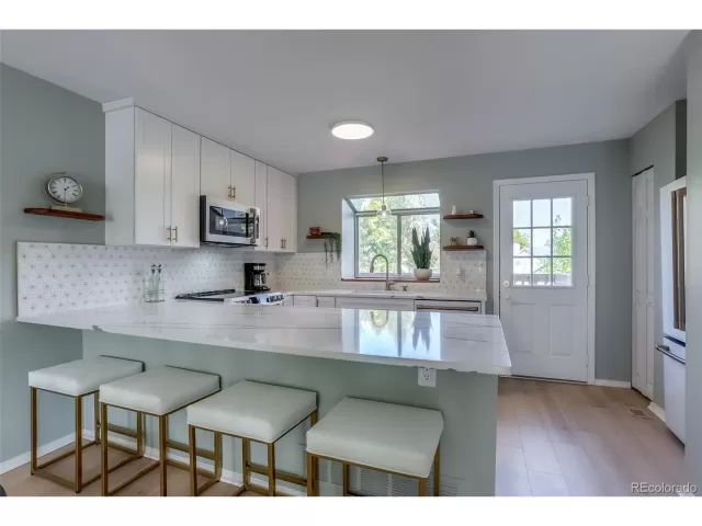 MLS: 2743532 Condo For Sale