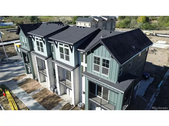 MLS: 2743828 Condo For Sale