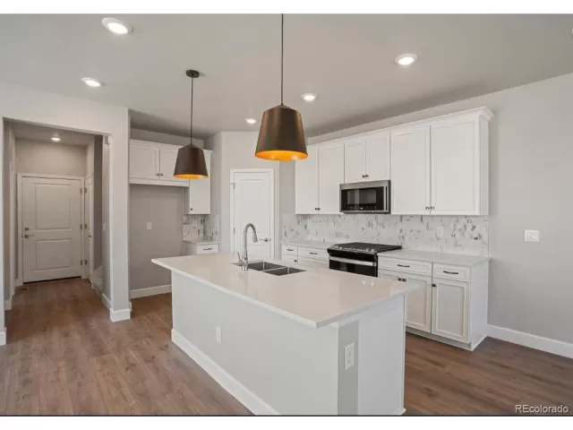 MLS: 2753873 Condo For Sale