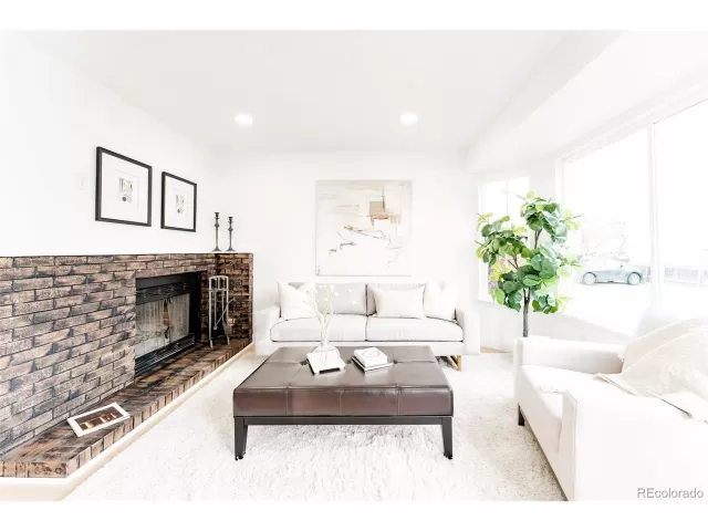 MLS: 2755771 Condo For Sale