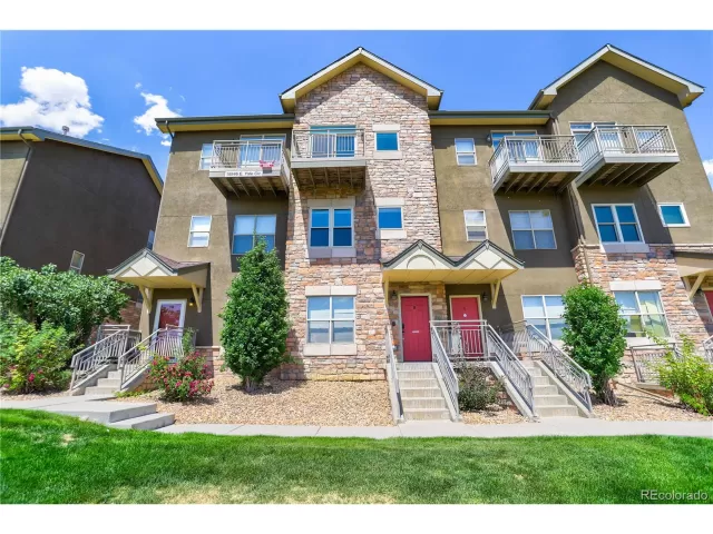 MLS: 2762525 Condo For Sale