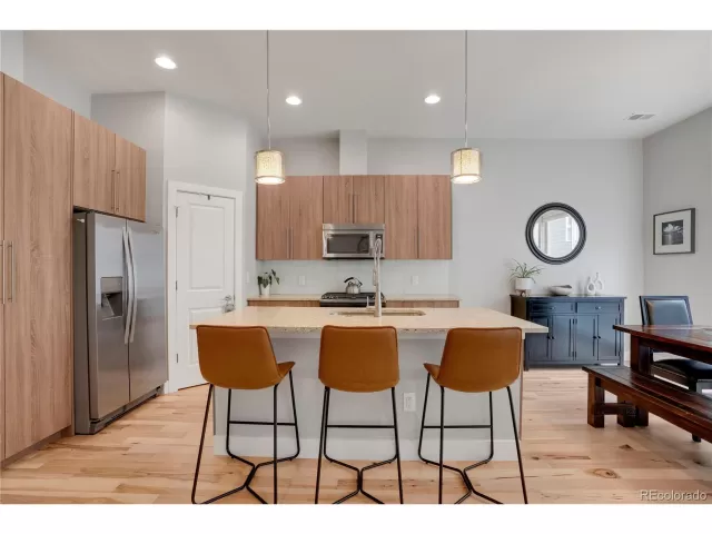 MLS: 2768291 Condo For Sale