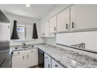 Photo #5: 2784847 Listing