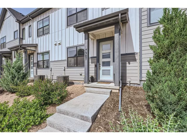 MLS: 2850043 Condo For Sale