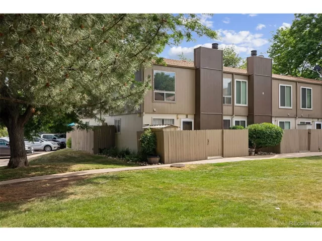 MLS: 2852756 Condo For Sale