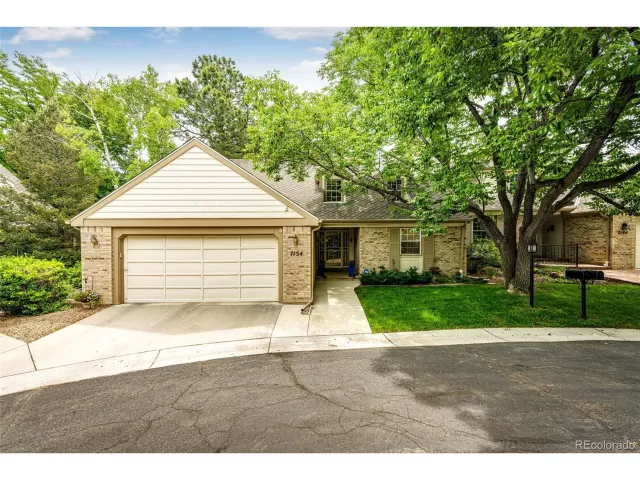 MLS: 2865883 Condo For Sale