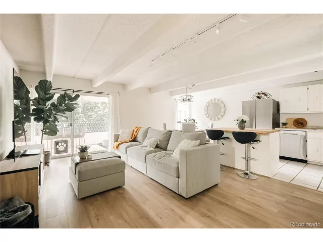 MLS: 2871184 Condo For Sale