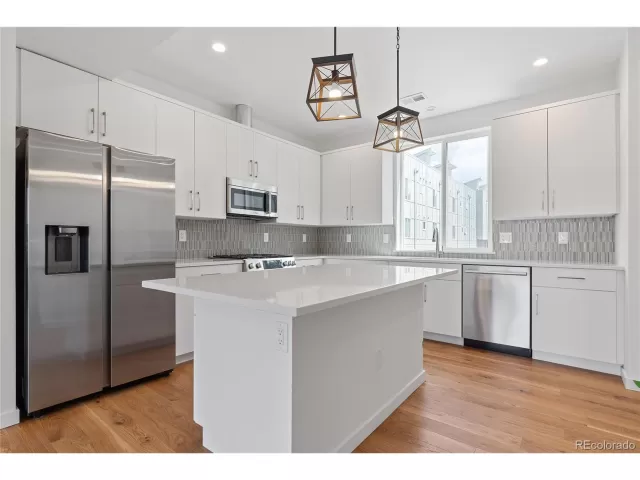 MLS: 2873976 Condo For Sale