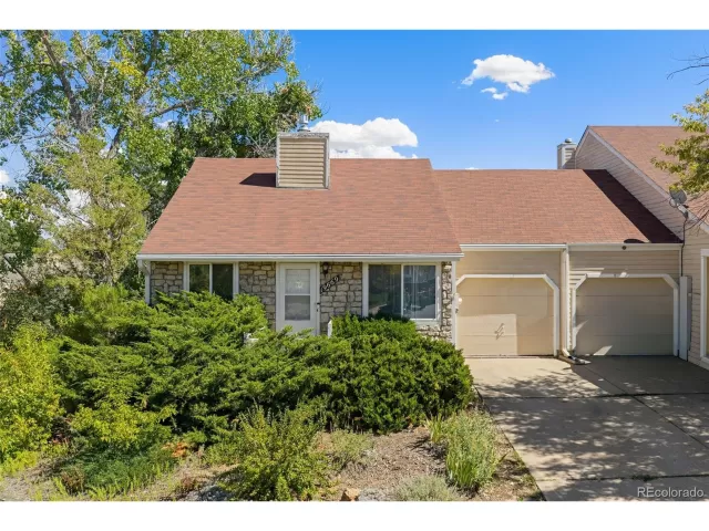 MLS: 2879999 Condo For Sale