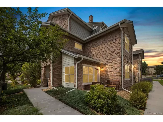MLS: 2880632 Condo For Sale