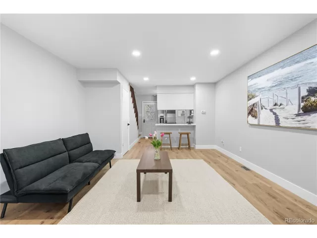 MLS: 2882398 Condo For Sale