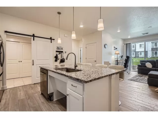 MLS: 2884586 Condo For Sale
