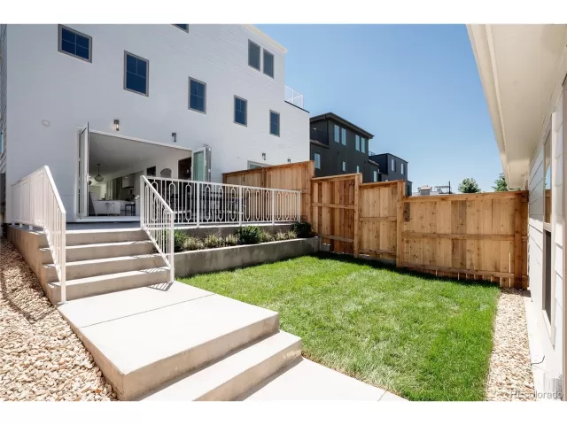 MLS: 2889250 Condo For Sale