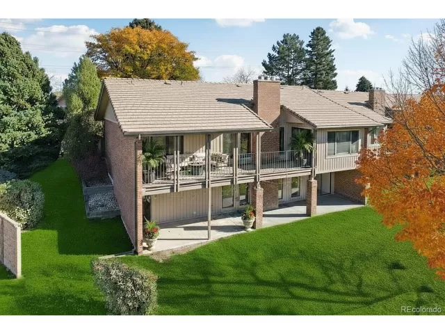 MLS: 2889262 Condo For Sale