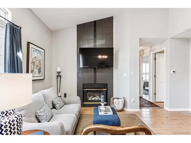 MLS: 2889478 Condo For Sale