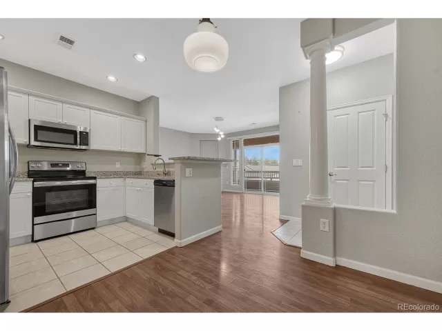 MLS: 2891961 Condo For Sale