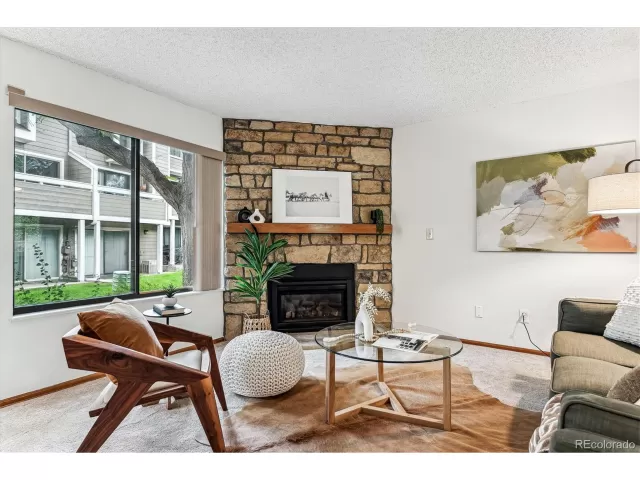 MLS: 2895310 Condo For Sale