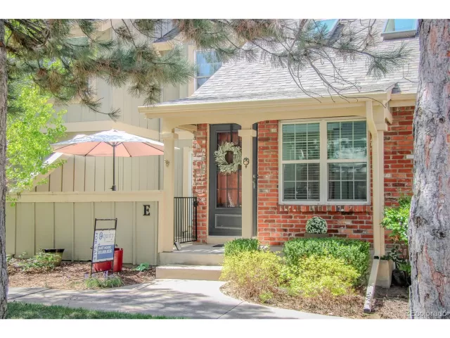 MLS: 2896911 Condo For Sale