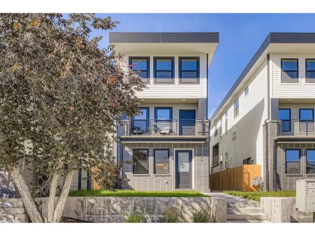 MLS: 2897870 Condo For Sale