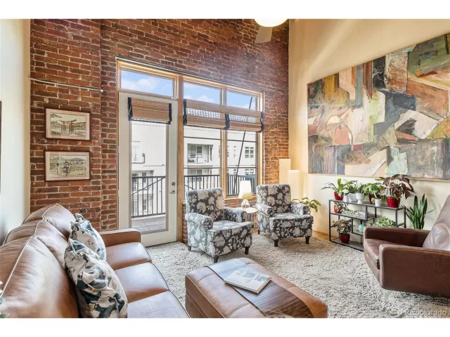 MLS: 2911104 Condo For Sale