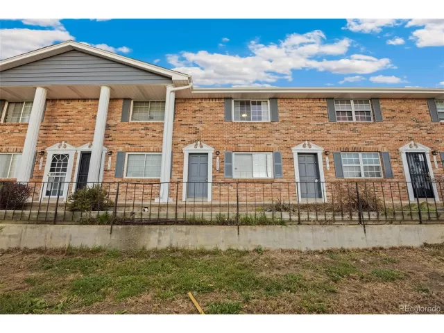 MLS: 2912312 Condo For Sale