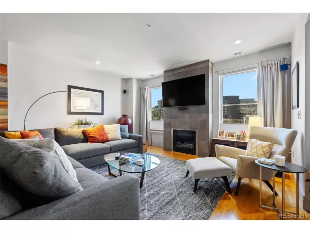 MLS: 2915318 Condo For Sale