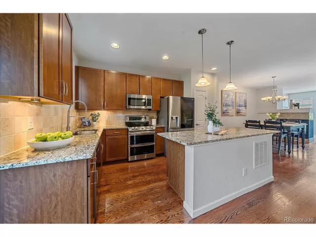 MLS: 2922122 Condo For Sale