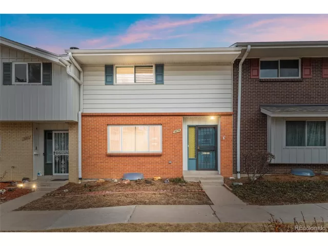 MLS: 2925810 Condo For Sale