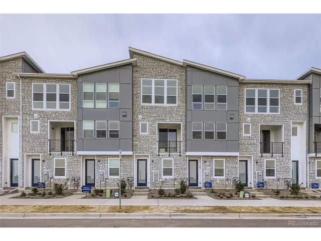 MLS: 2938601 Condo For Sale