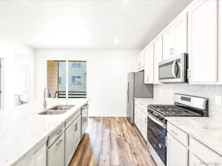 Photo #5: 2940839 Listing