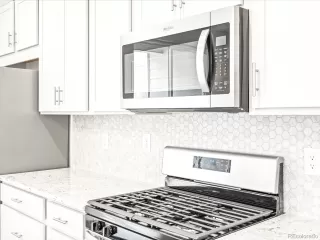 Photo #6: 2940839 Listing