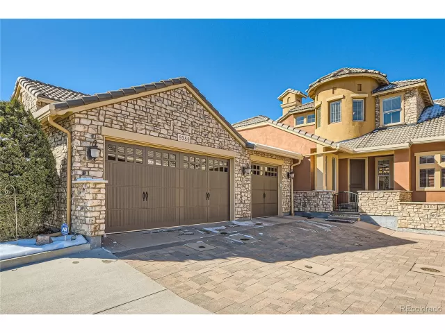 MLS: 2943516 Condo For Sale