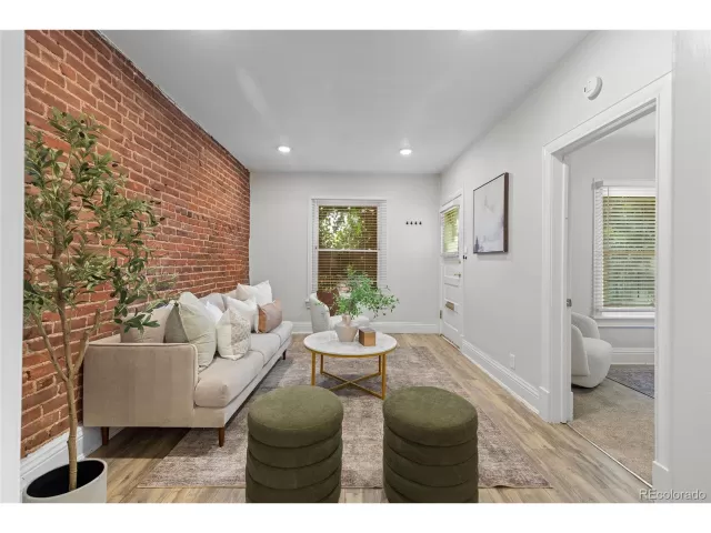 MLS: 2965517 Condo For Sale