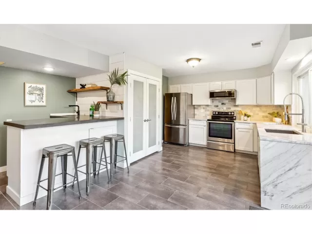 MLS: 2966385 Condo For Sale