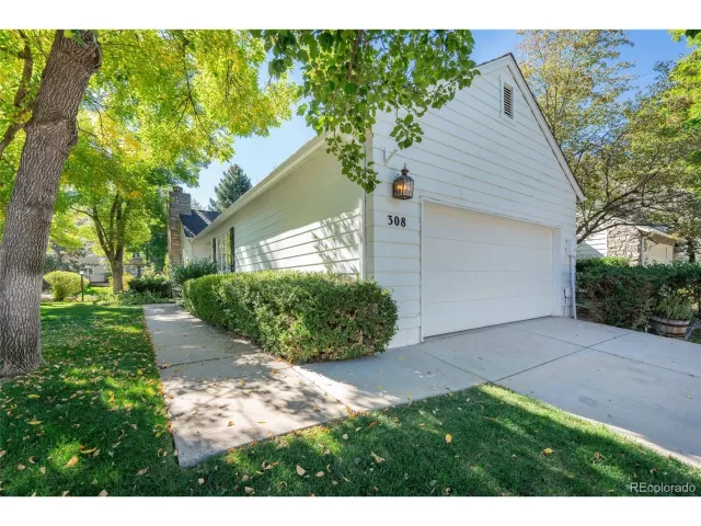 MLS: 2998897 Condo For Sale