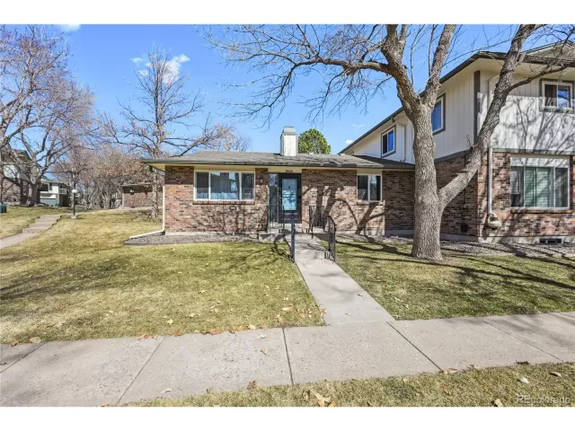 MLS: 3035051 Condo For Sale