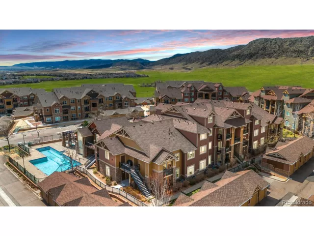 MLS: 3035934 Condo For Sale