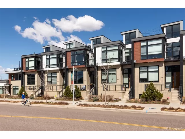 MLS: 3041310 Condo For Sale